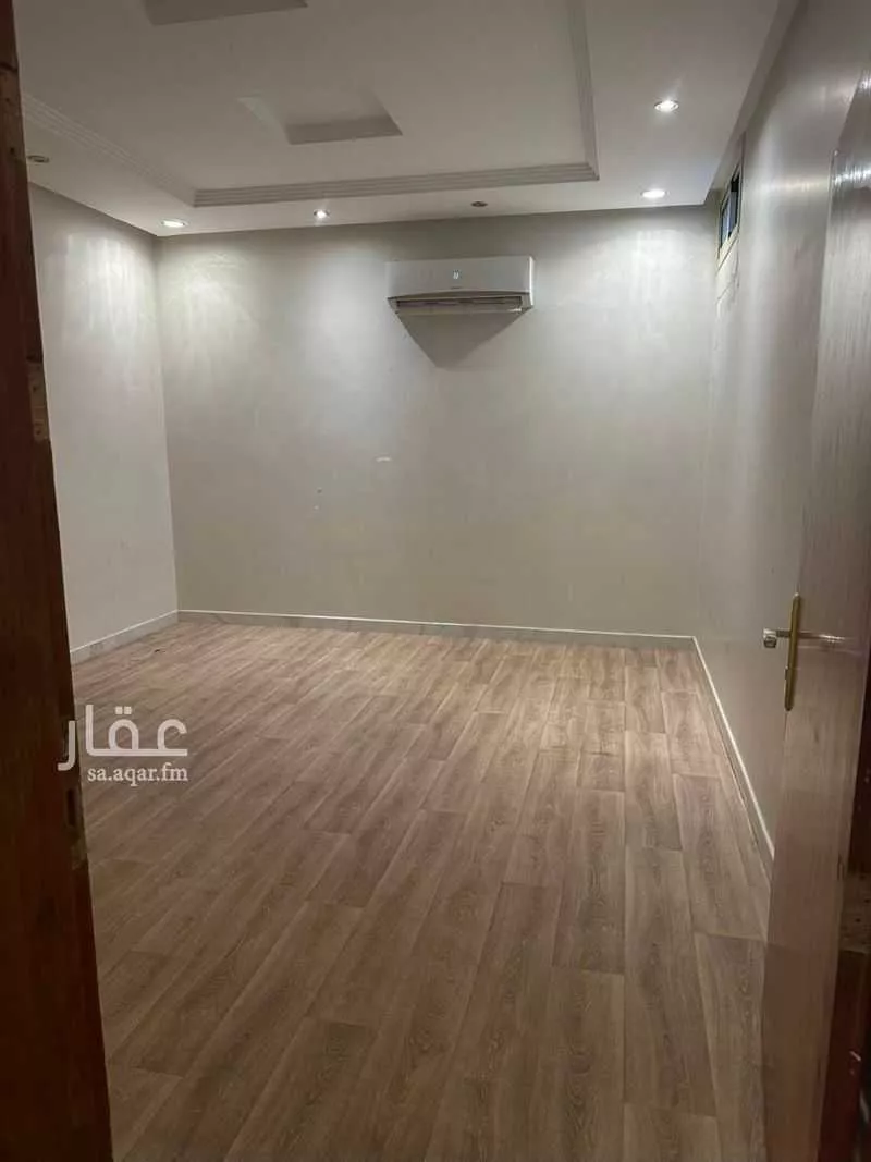 فيلا 16 غرف في الملقا 4