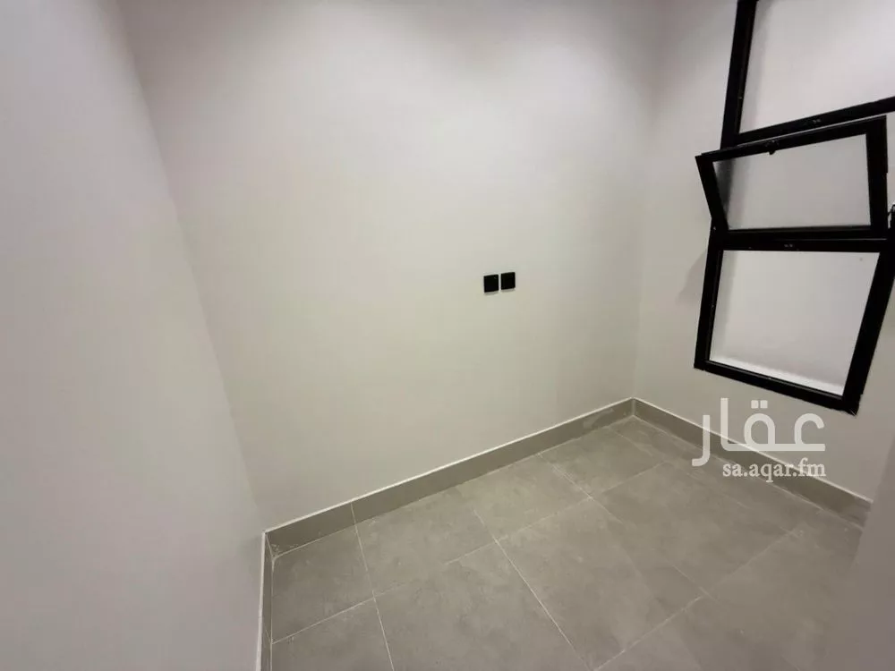 5 bedroom villa in Al Yarmouk 11