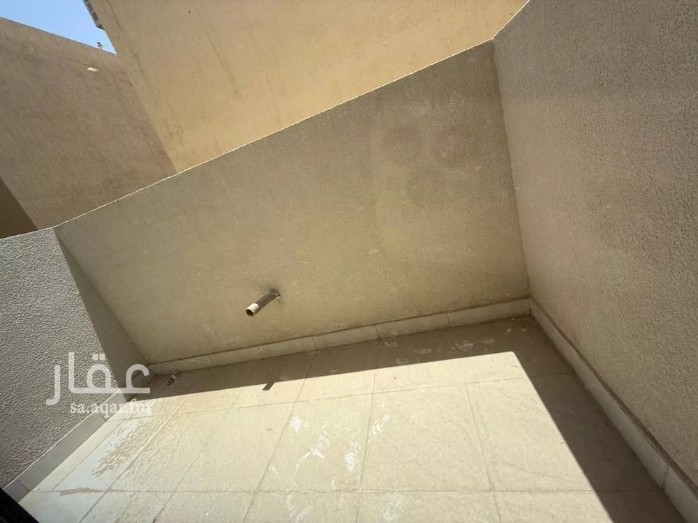 5 bedroom villa in Al Yarmouk 17