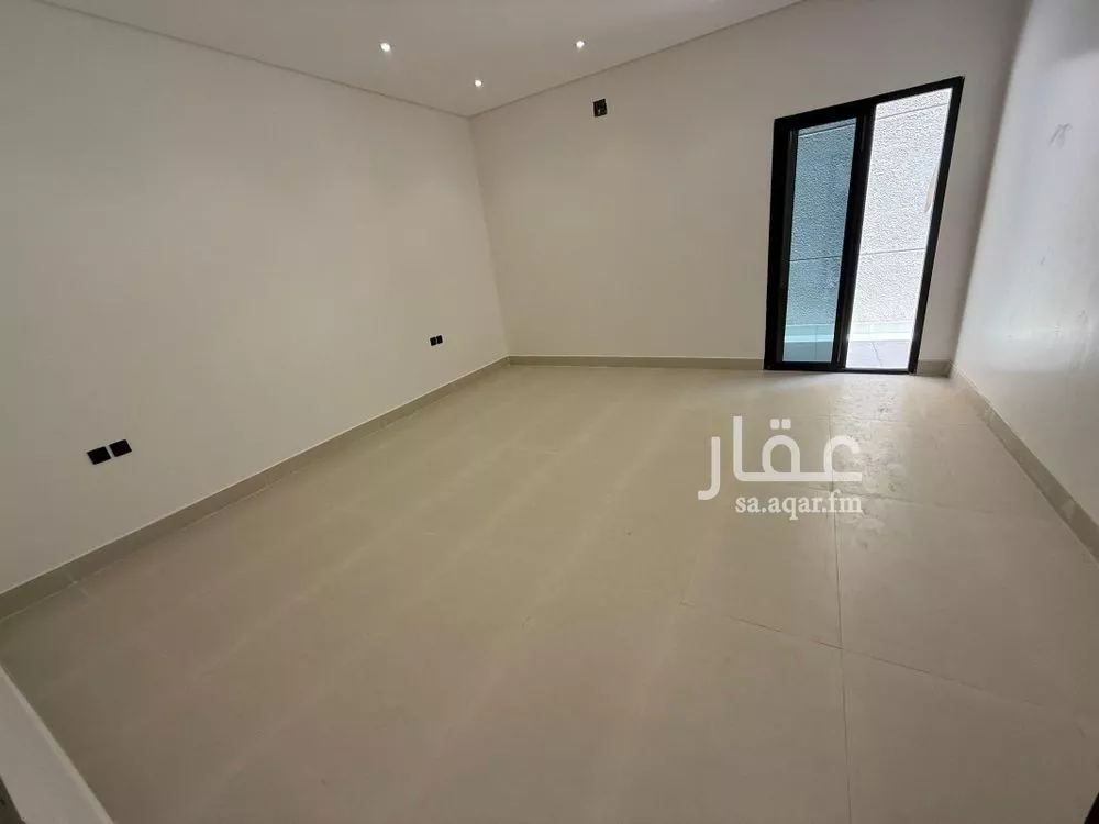 5 bedroom villa in Al Yarmouk 9
