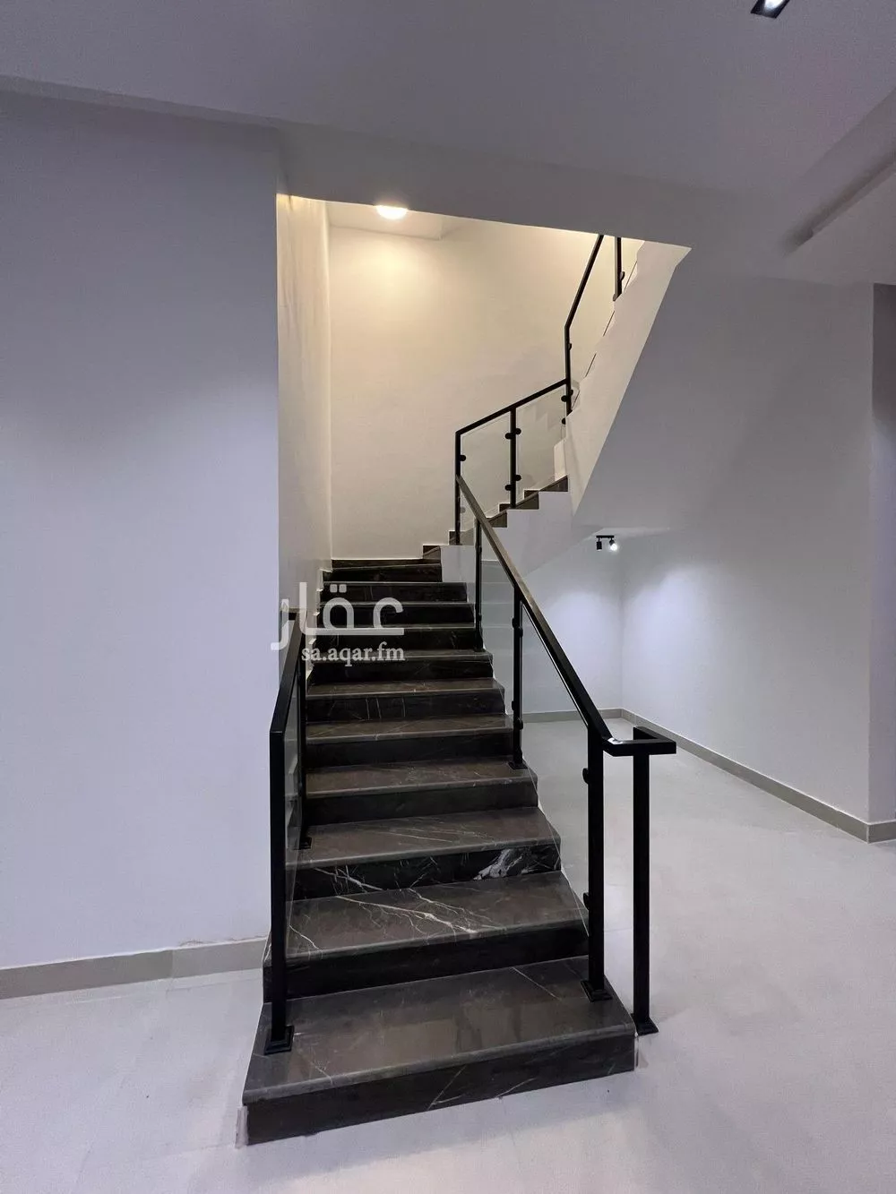 8 bedroom villa in Al Janadriyah 15
