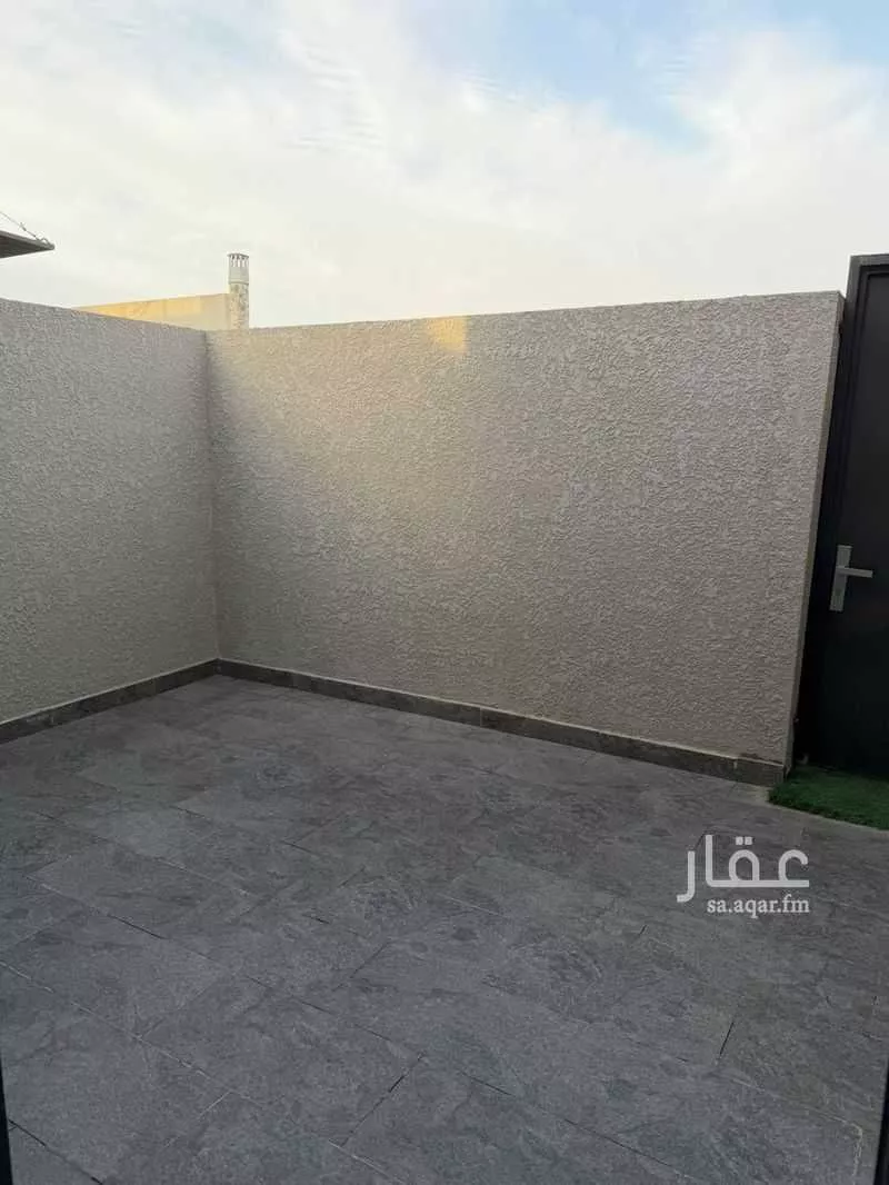 دور 4 غرف في العارض 4