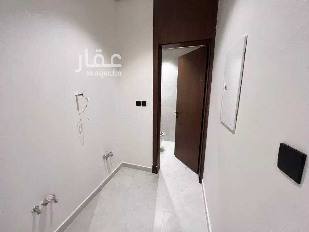 فيلا 4 غرف في الجنادرية 9