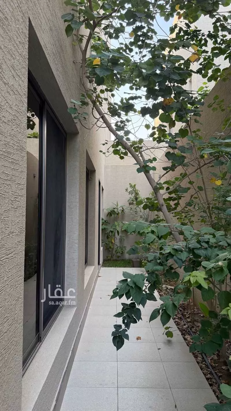 فيلا 6 غرف في الملقا 4