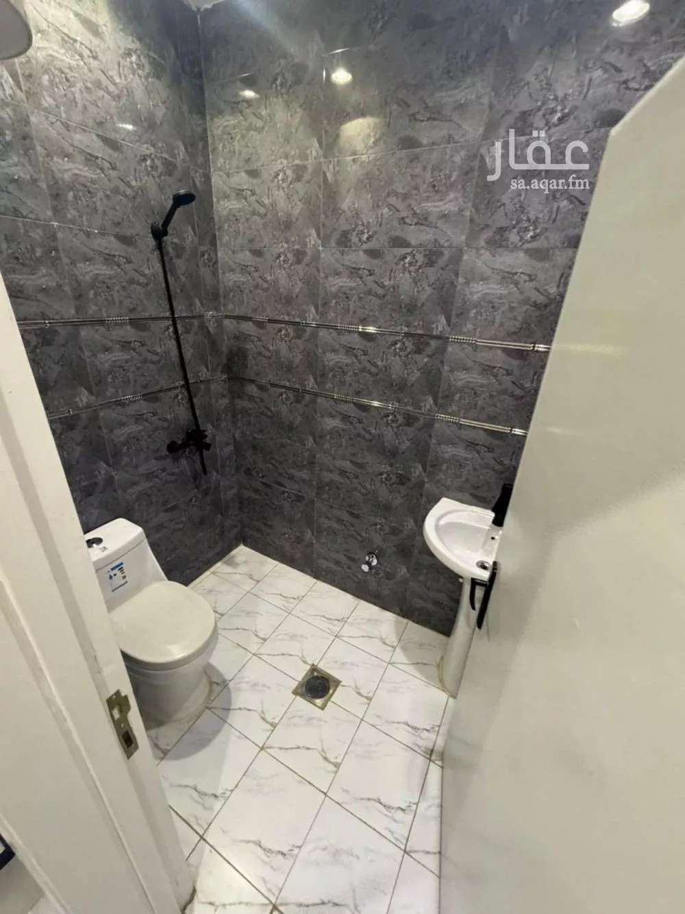 شقة 1 غرف في العقيق 4