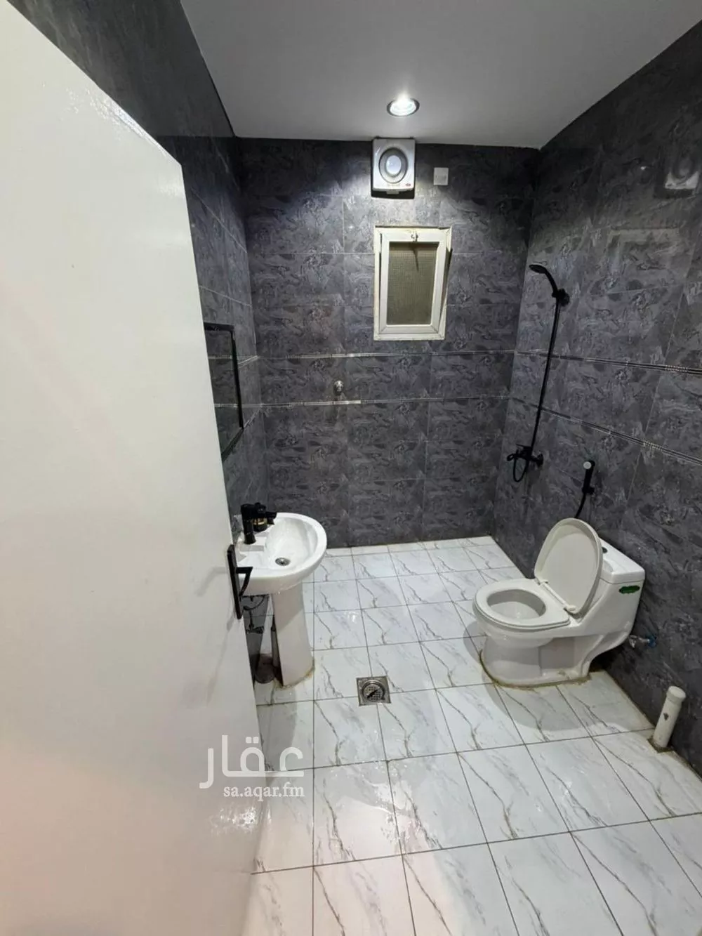 شقة 1 غرف في العقيق 4