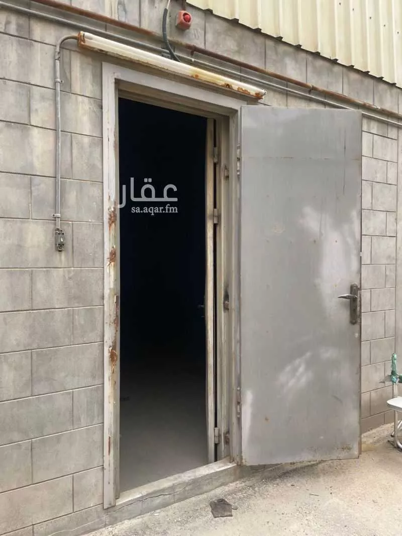 1000 sqm warehouse in Second Industrial City 8