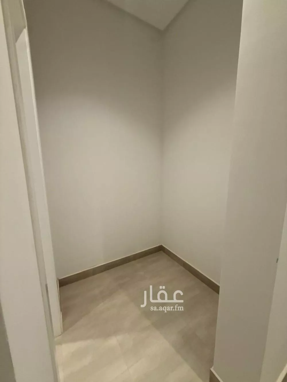 شقة 3 غرف في العقيق 12