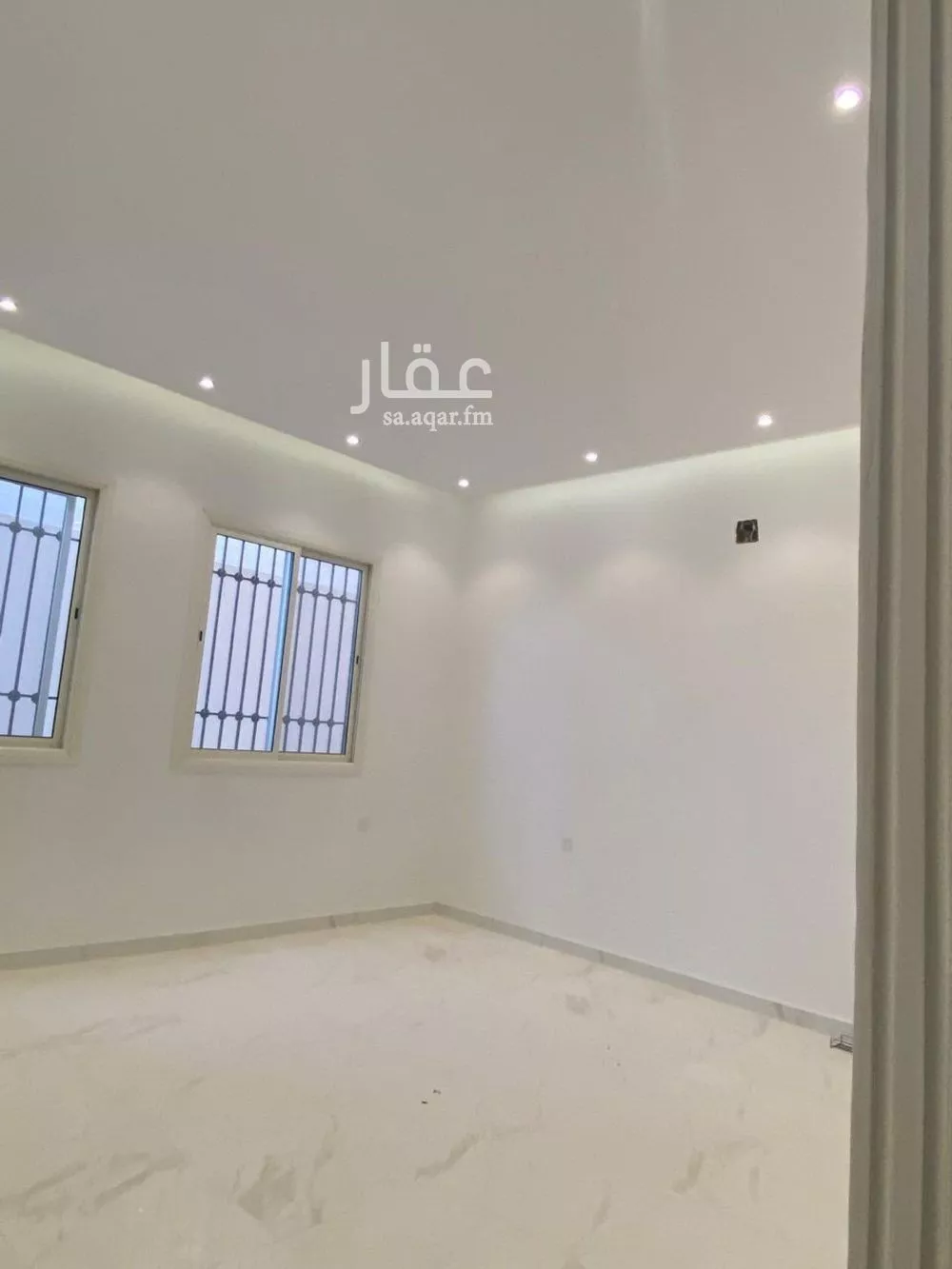 فيلا 8 غرف في الرمال 10