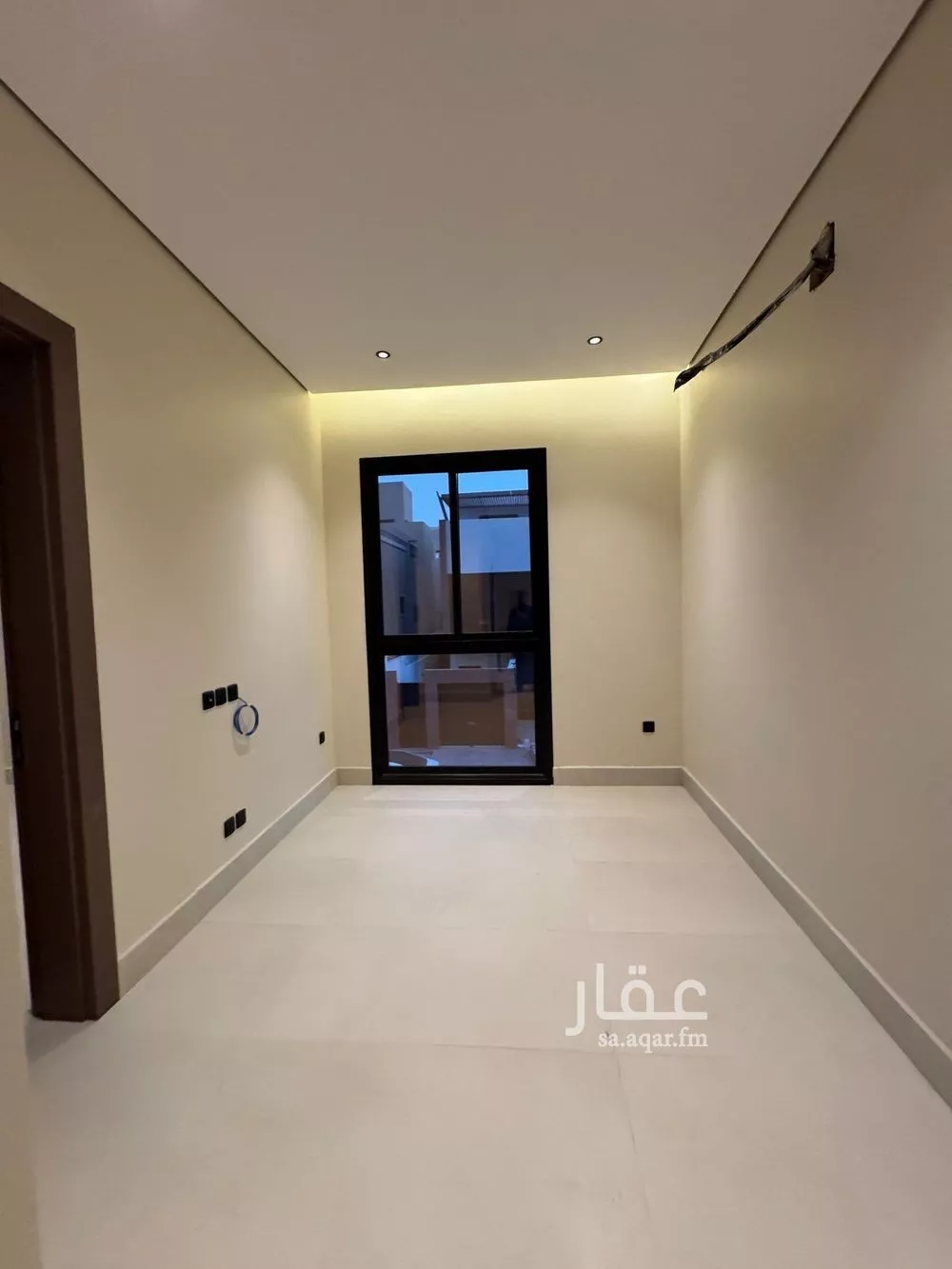 فيلا 4 غرف في العارض 4