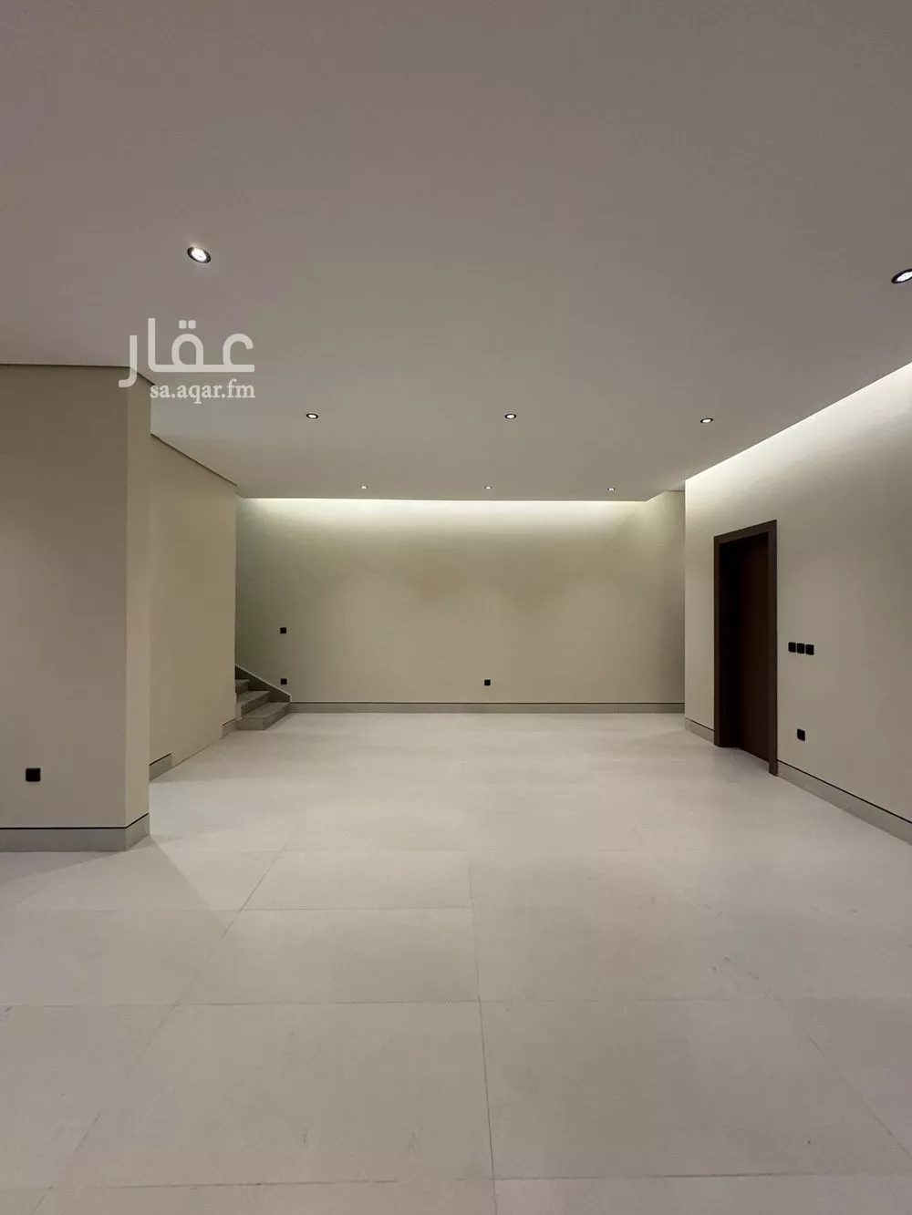 فيلا 4 غرف في العارض 8