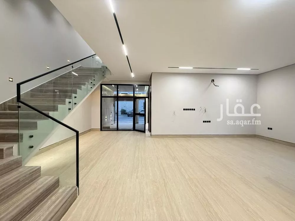 5 bedroom villa in Al Mahdiyyah 4