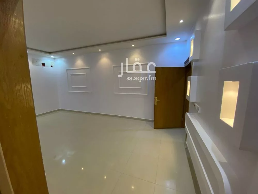 فيلا 7 غرف في الرمال 9