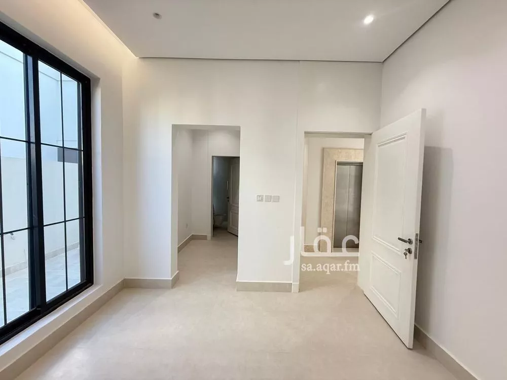 6 bedroom villa in Al Mahdiyyah 3