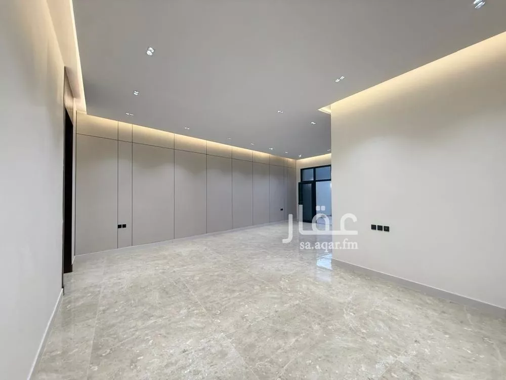 5 bedroom villa in Al Mahdiyyah 8