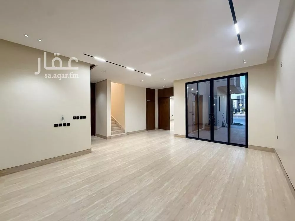 5 bedroom villa in Al Mahdiyyah 6