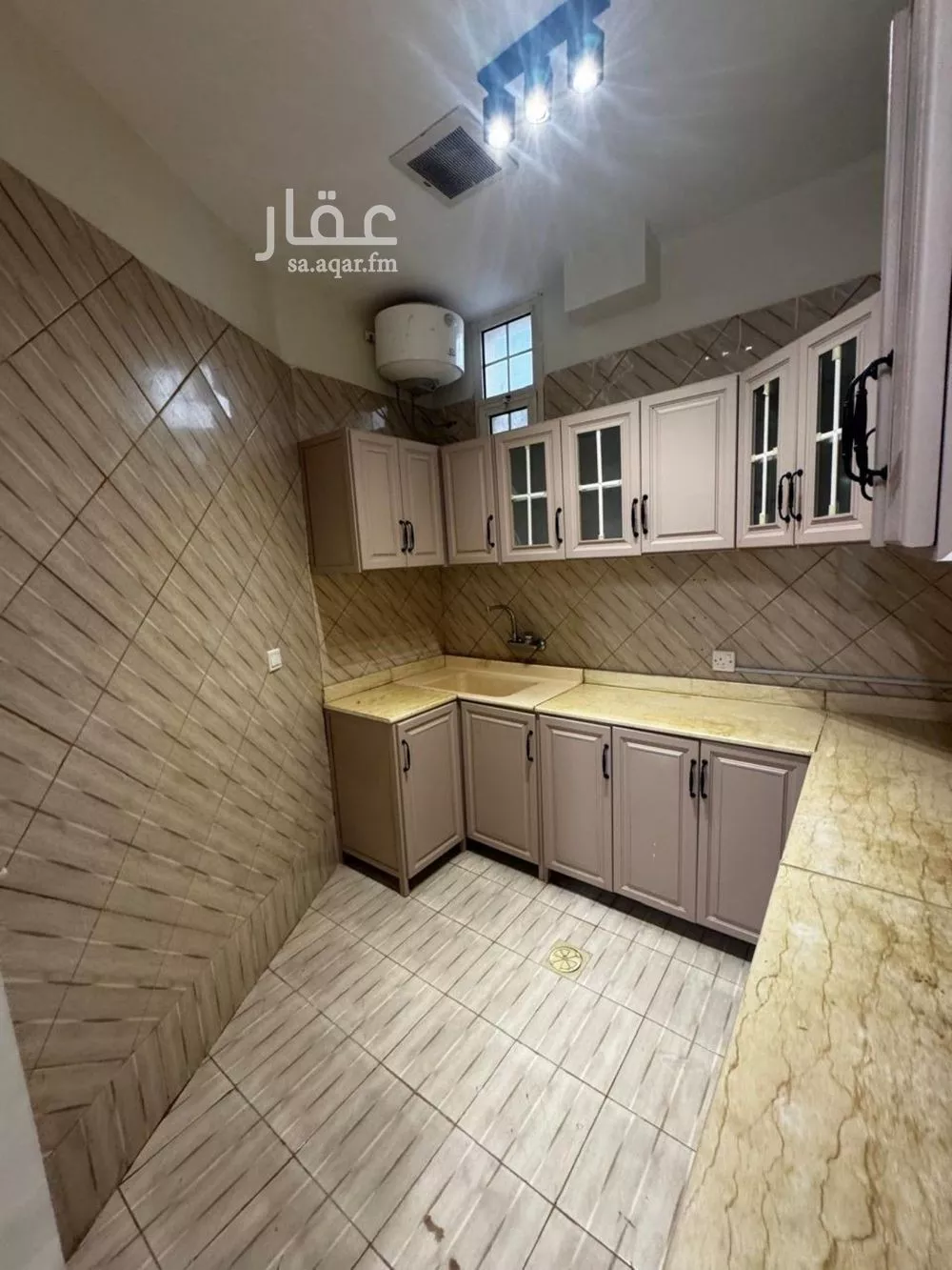 دور 2 غرف في العارض 9