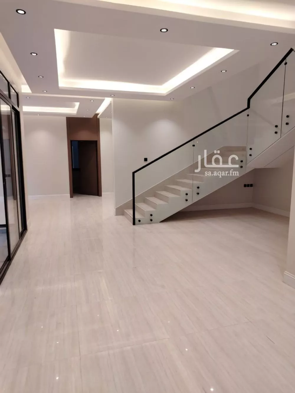 فيلا 4 غرف في العارض 7