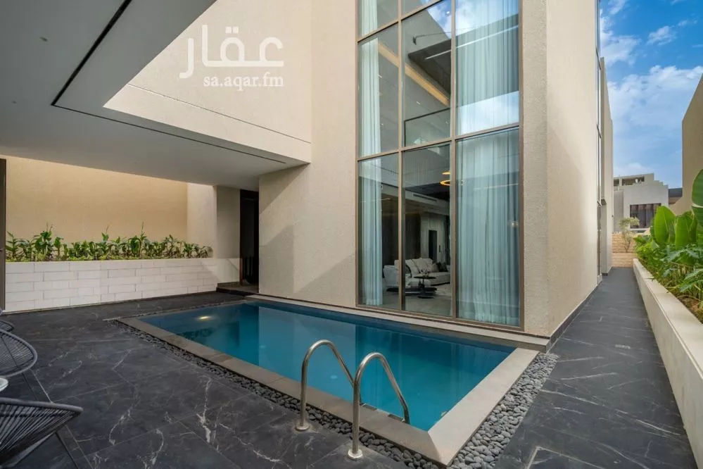 5 bedroom villa in Al Malqa 13