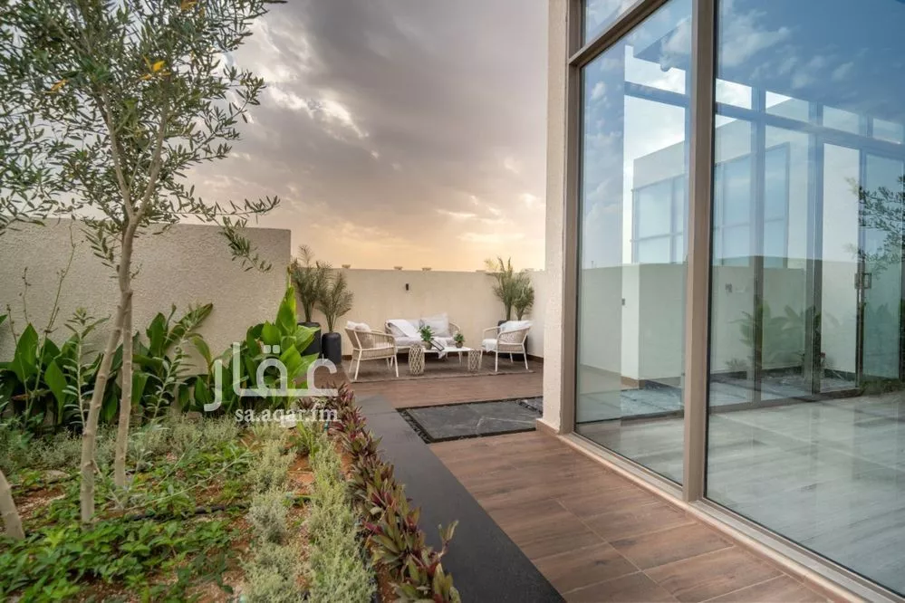 5 bedroom villa in Al Malqa 24