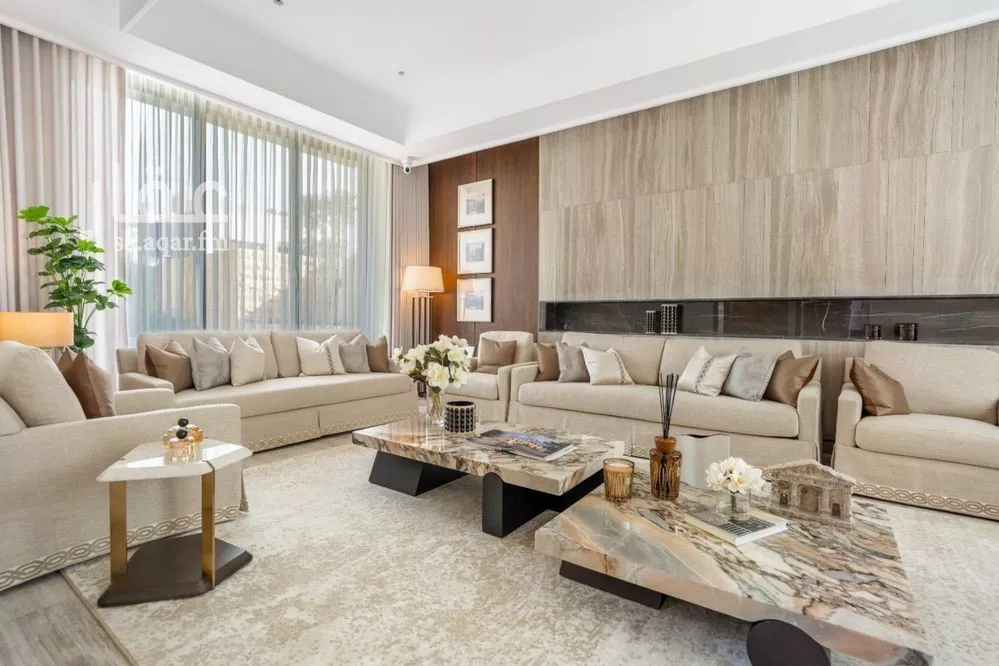 5 bedroom villa in Al Malqa 8