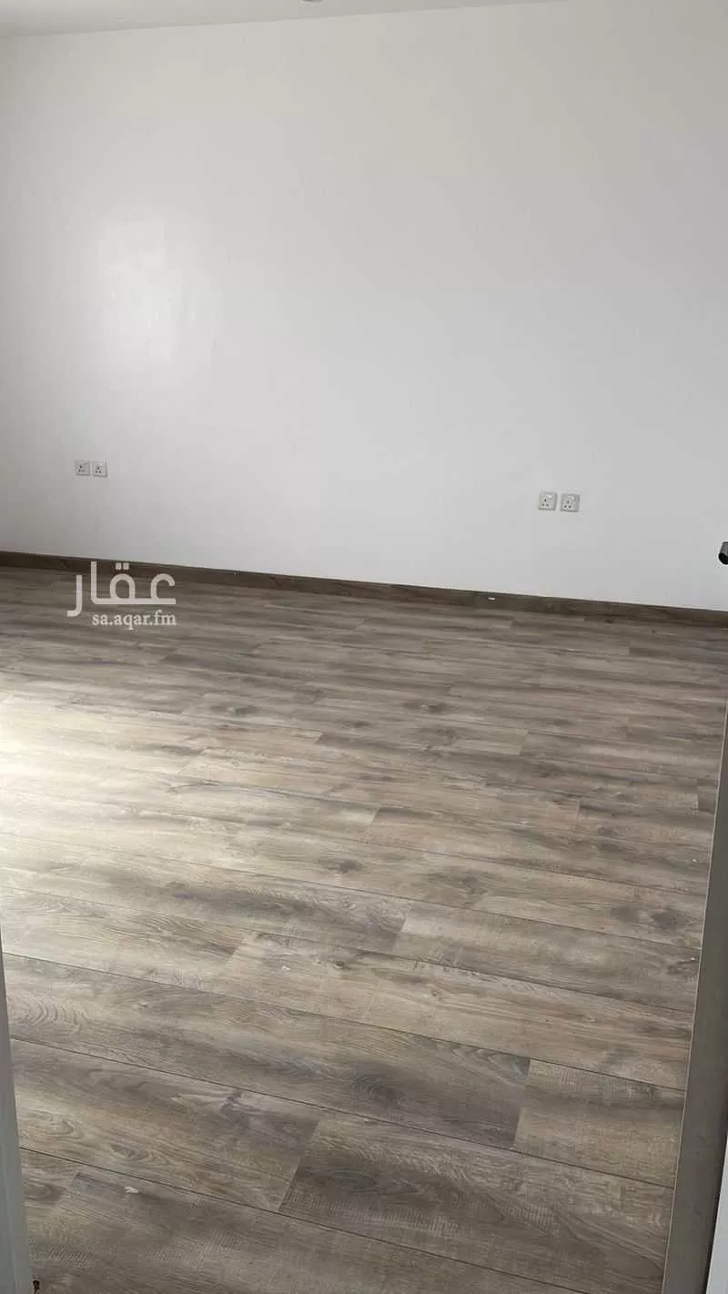 شقة 4 غرف في الملقا 8
