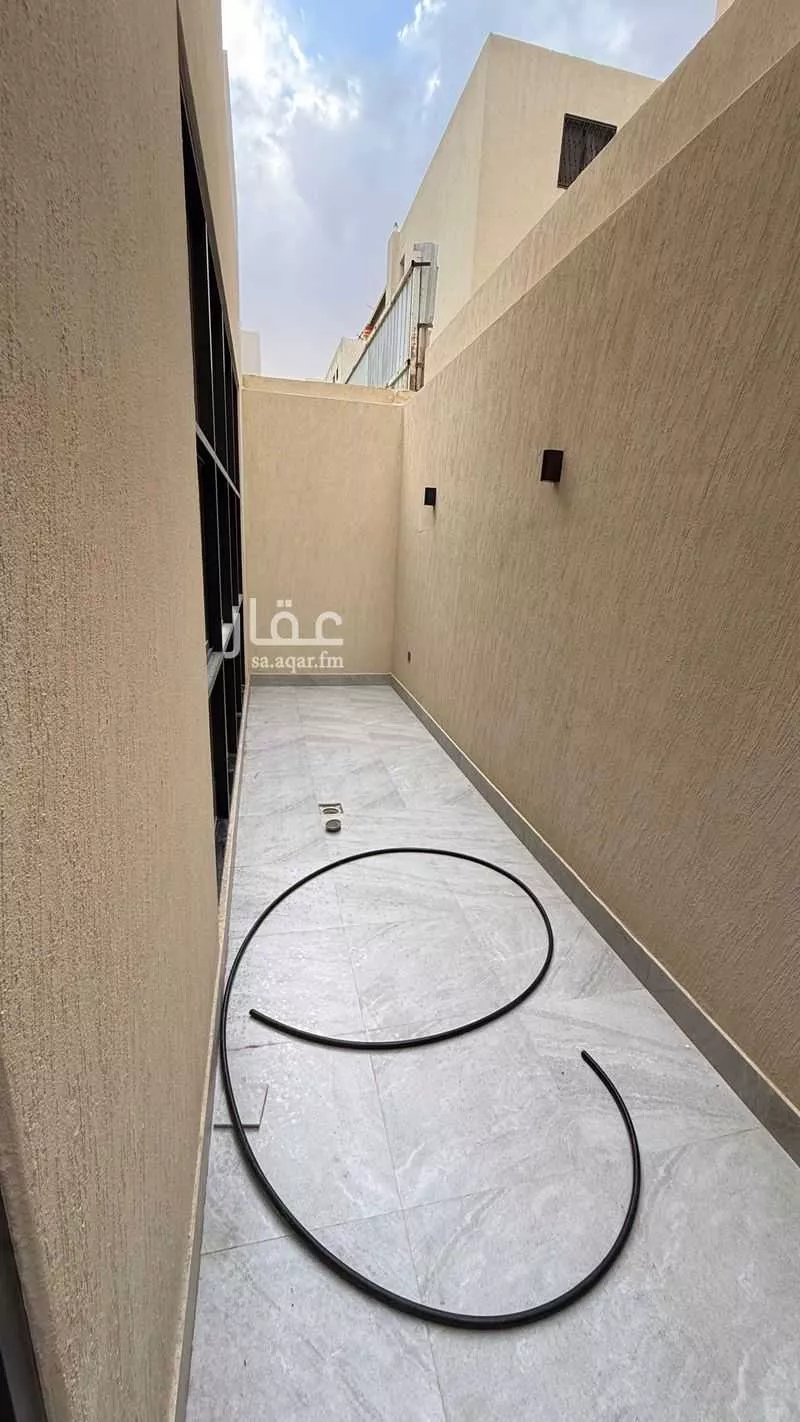 فيلا 4 غرف في الملك فهد 17