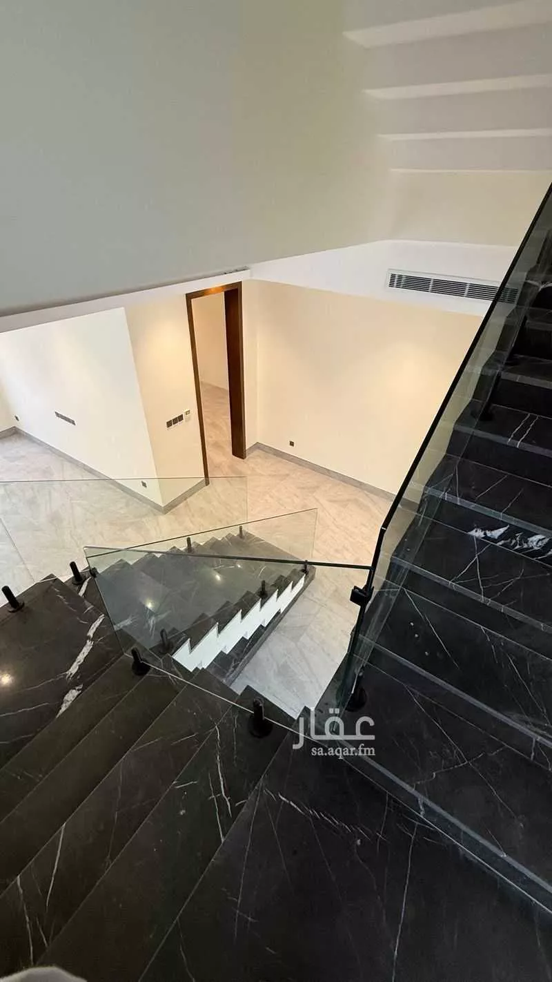 فيلا 4 غرف في الملك فهد 18