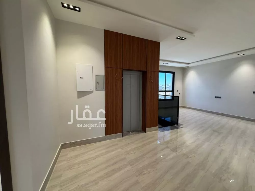 فيلا 5 غرف في الرمال 10