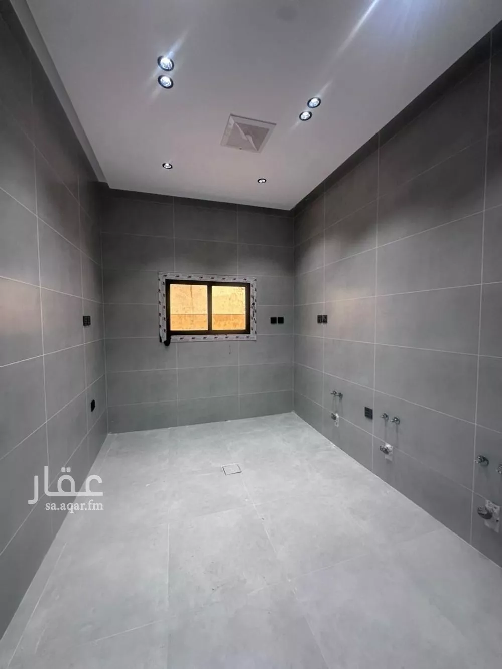 شقة 4 غرف في الروضة 8