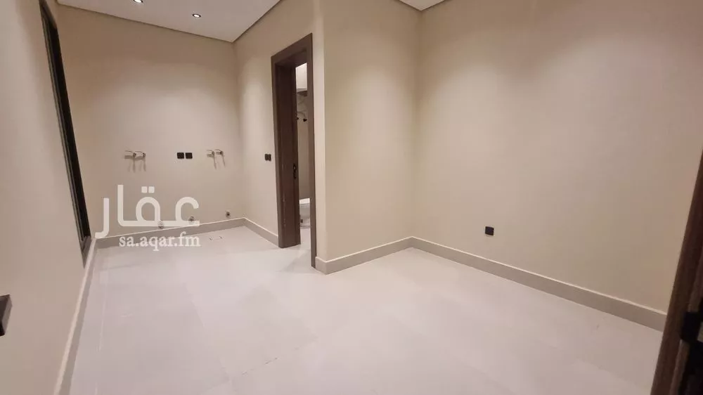 فيلا 4 غرف في العارض 13