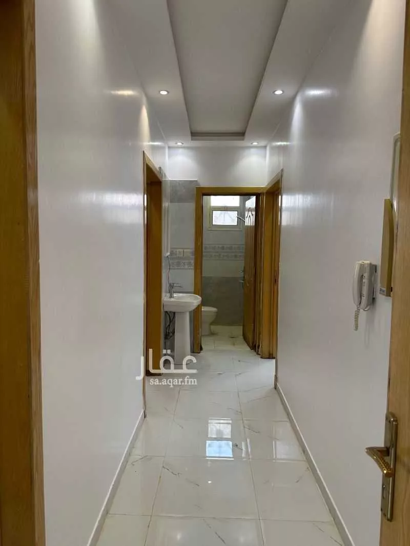 3 bedroom floor in Dhahrat Namar 5