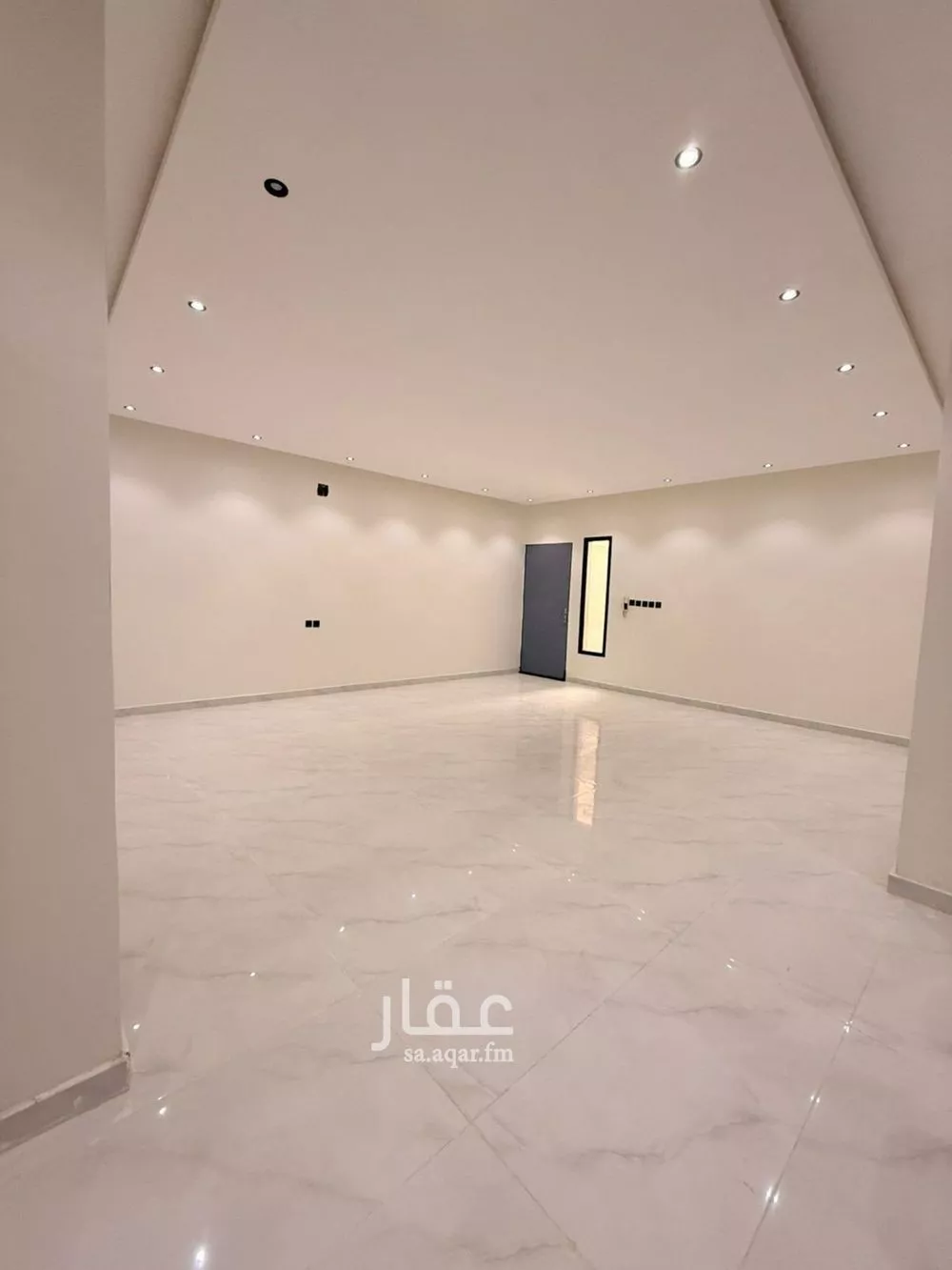 فيلا 6 غرف في عكاظ 15