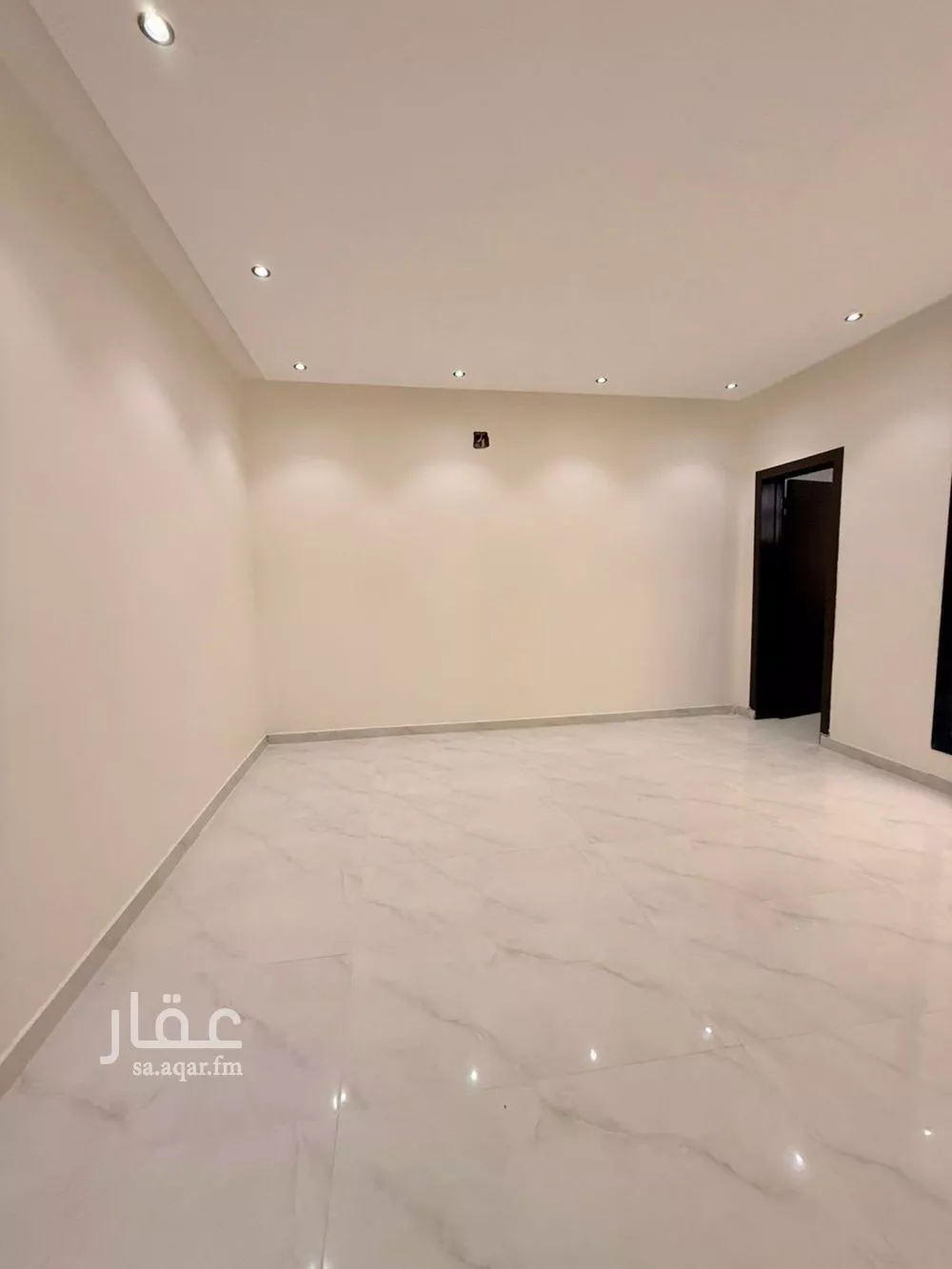فيلا 6 غرف في عكاظ 16