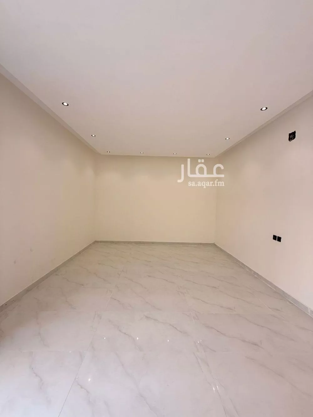 فيلا 6 غرف في عكاظ 6