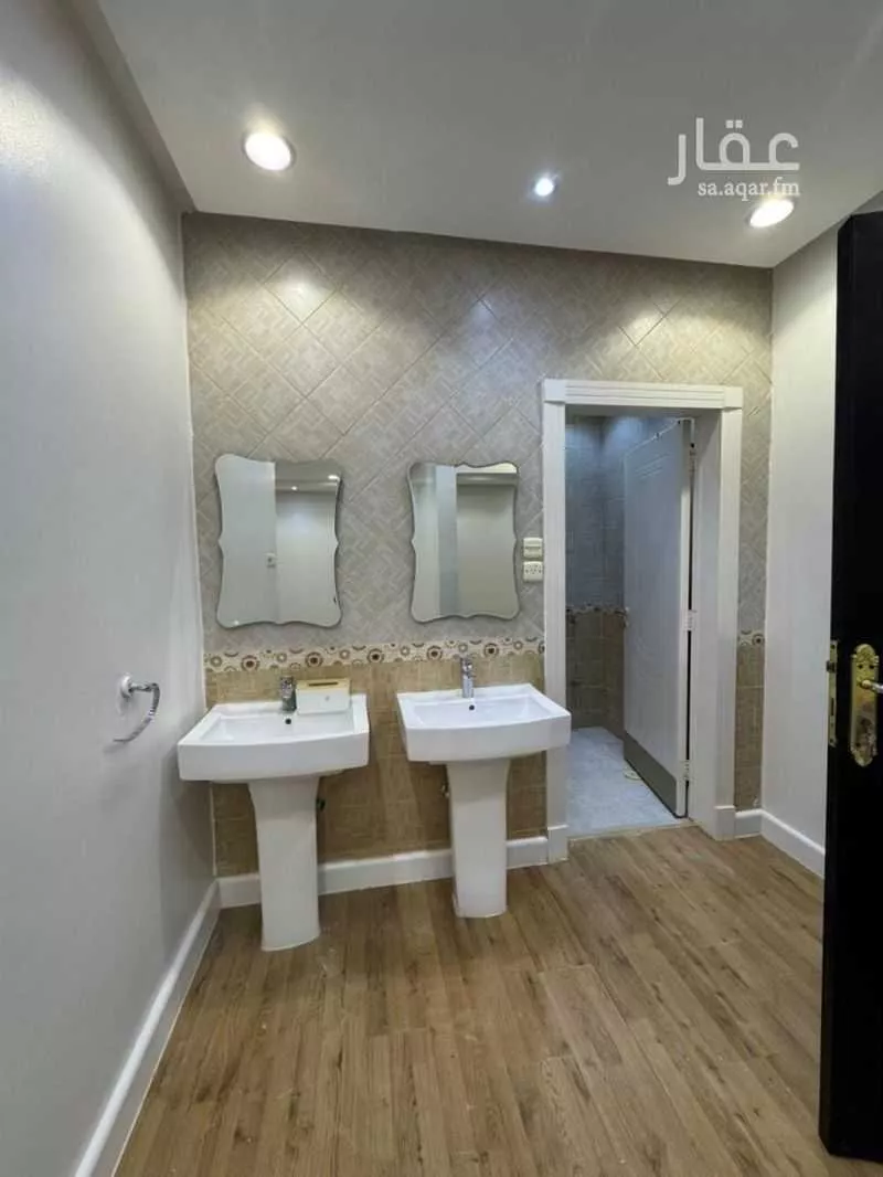 3 bedroom floor in Irqah 4