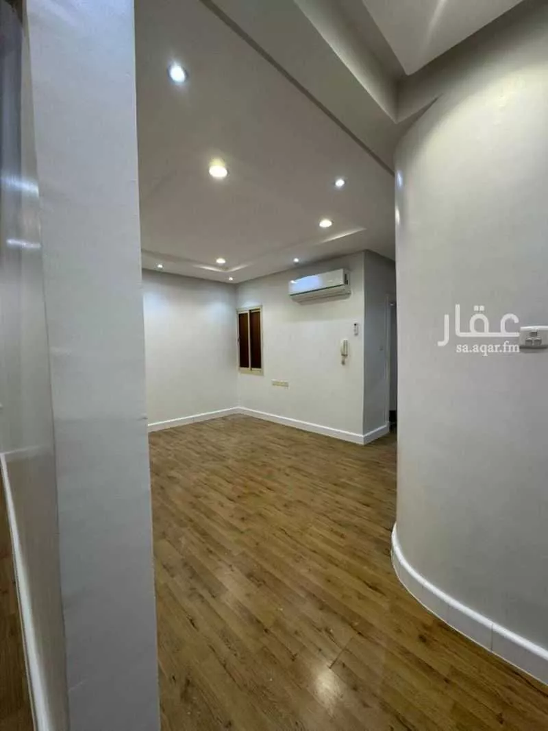 3 bedroom floor in Irqah 5