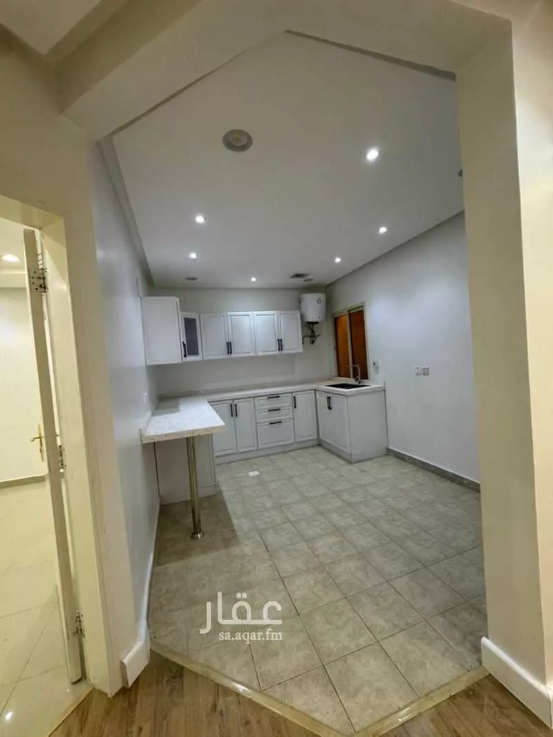 3 bedroom floor in Irqah 6
