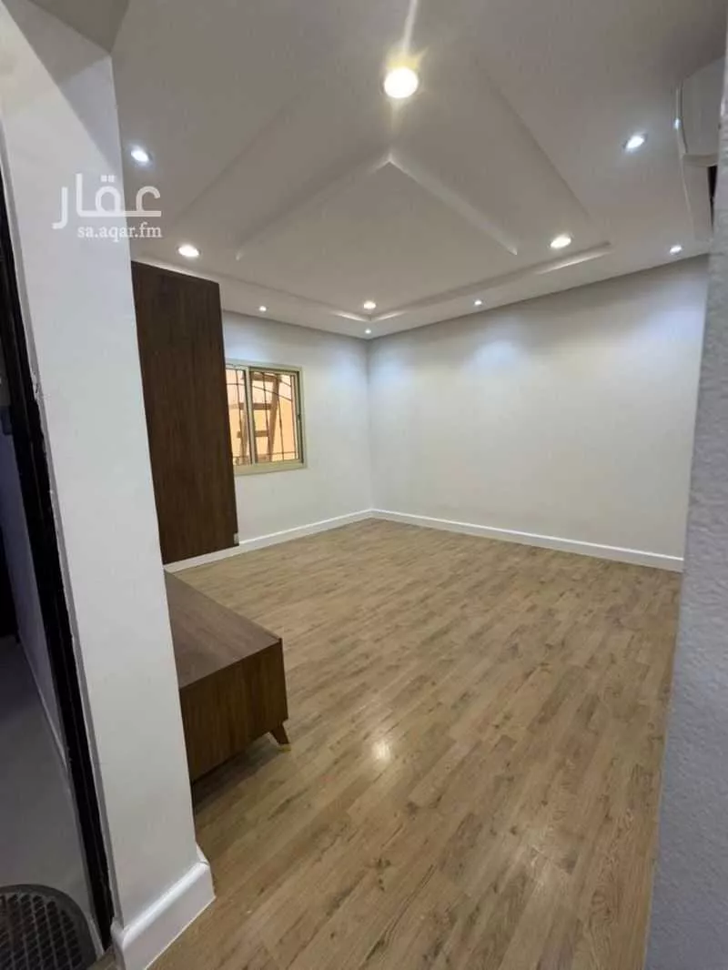 3 bedroom floor in Irqah 7