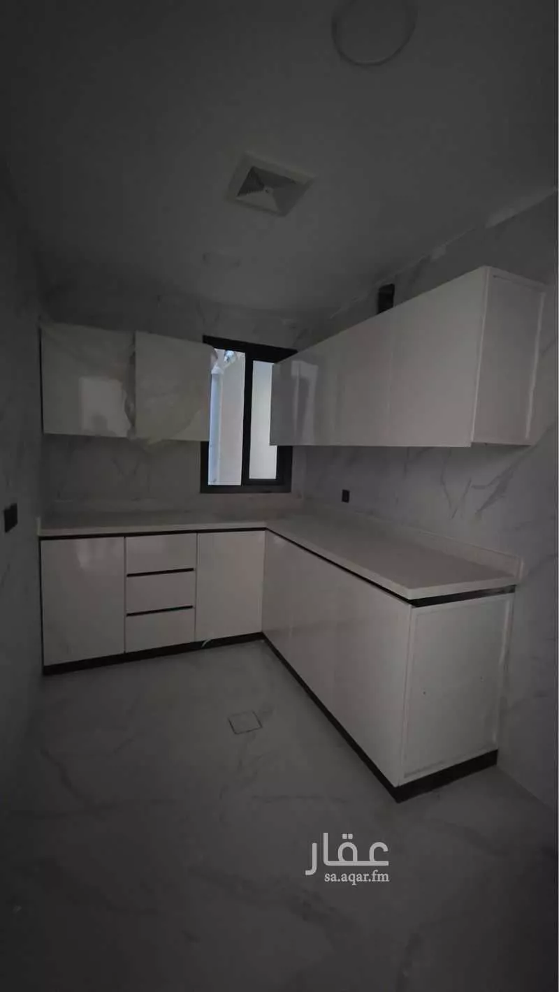 عمارة 348 م² في العقربية 2