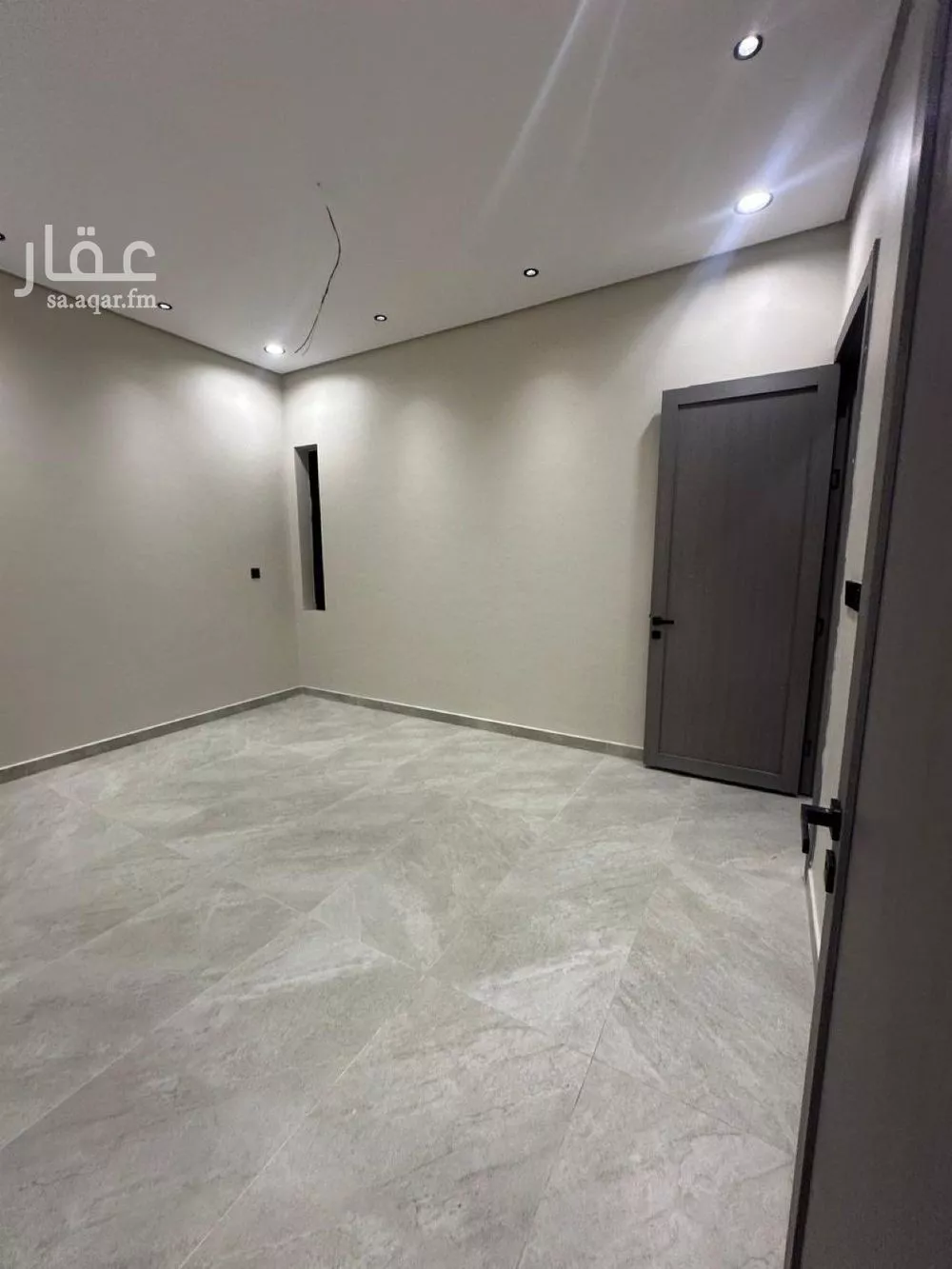 فيلا 8 غرف في الشرق 9
