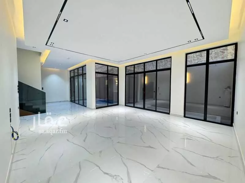 5 bedroom villa in Al Narjis 9