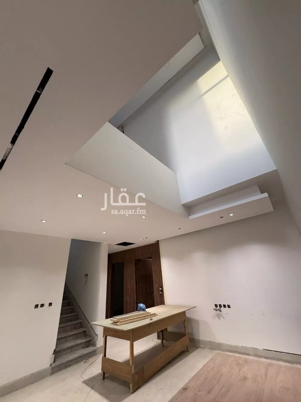 فيلا 5 غرف في العارض 8