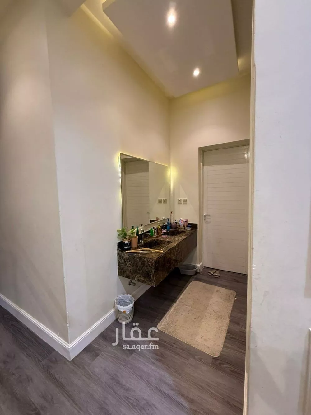 فيلا 6 غرف في الشرق 8