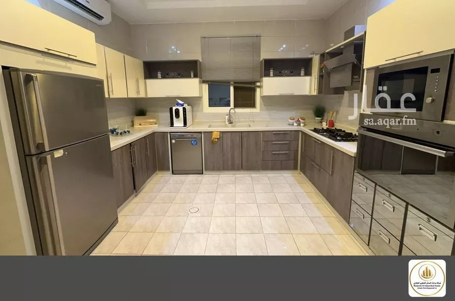 8 bedroom villa in Al Rimal 11