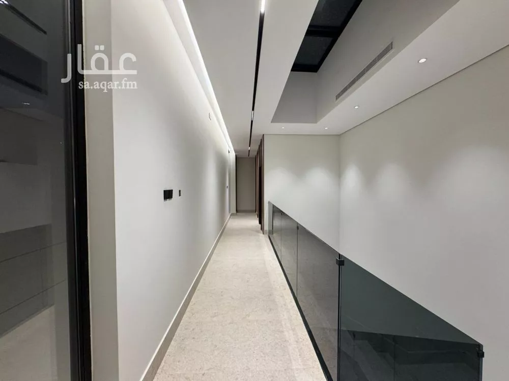 فيلا 4 غرف في الملقا 16
