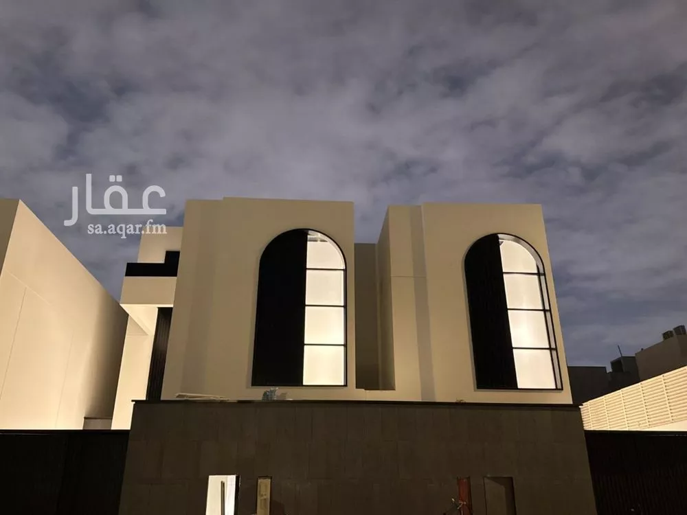فيلا 4 غرف في الملقا 4