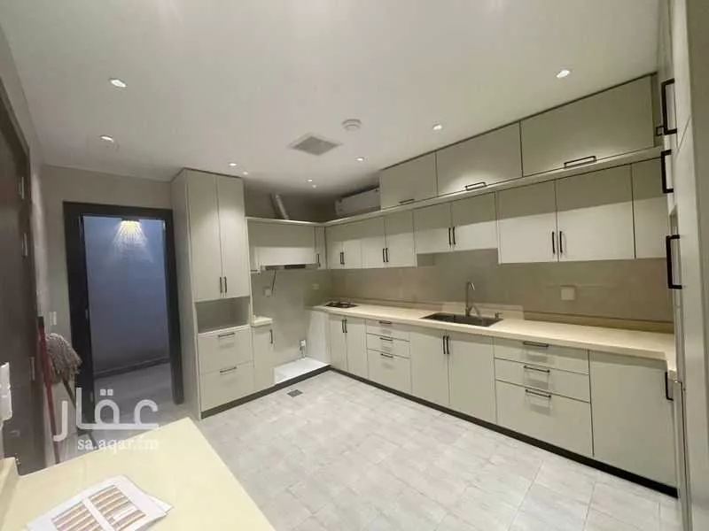 4 bedroom villa in Al Janadriyah 15
