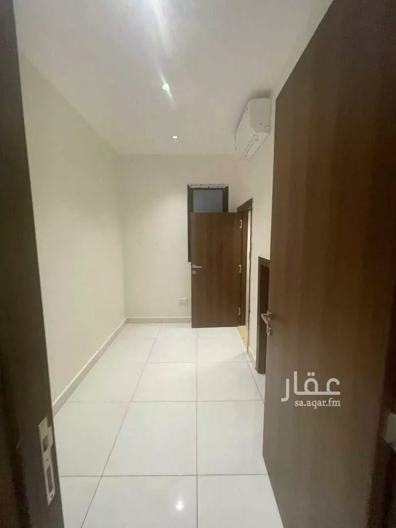 4 bedroom villa in Al Janadriyah 18