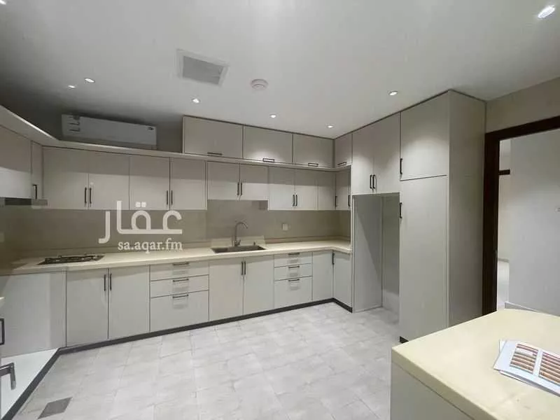 4 bedroom villa in Al Janadriyah 20
